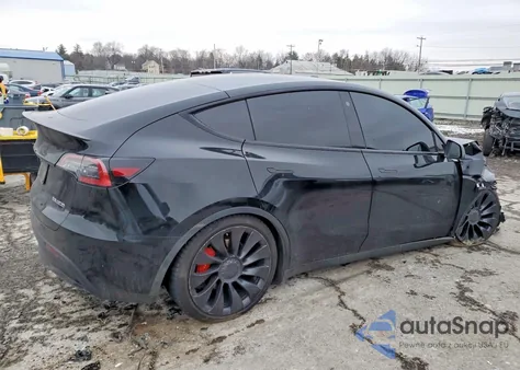 2022 Tesla Model Y z USA, uszkodzony, nr VIN 7SAYGDEF1NF502904
